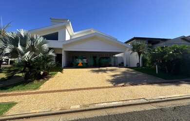 Imagem: A casa em condomínio possui 4 Dormitórios, 1 Banheiro, 4 Vagas