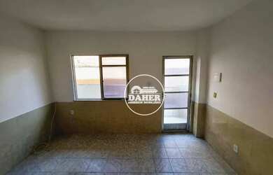 Imagem: A casa possui 1 Dormitório, 1 Banheiro, 1 Vaga na garagem