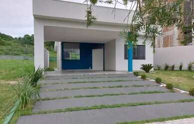 Imagem: A casa em condomínio possui 3 Dormitórios, 3 Banheiros, 4