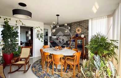 Imagem: O apartamento possui 3 Dormitórios, 1 Banheiro, 2 Vagas na