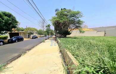 Imagem: O terreno possui 371m² de Área e está localizado em Alto