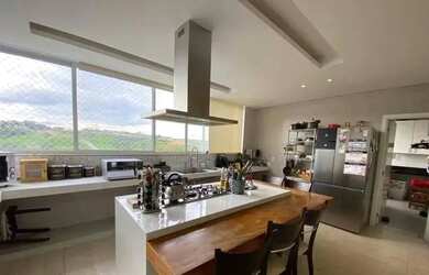 Imagem: A casa em condomínio possui 5 Dormitórios, 4 Banheiros, 4