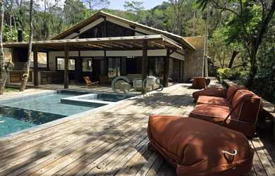 Imagem: A casa em condomínio possui 5 Dormitórios, 5 Banheiros, 3