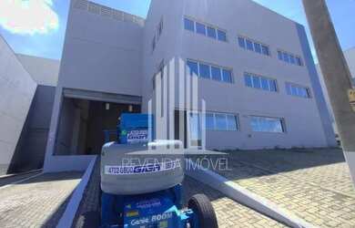 Imagem: O depósito possui 5 Vagas na garagem e 1000m² de Área e está