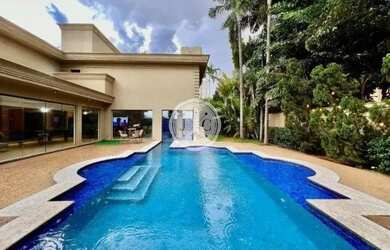 Imagem: A casa em condomínio possui 5 Dormitórios, 5 Banheiros, 4