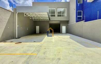 Imagem: O depósito para alugar possui 5 Vagas na garagem, 387m² de