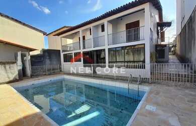 Imagem: A casa possui 5 Dormitórios, 4 Banheiros, 2 Vagas na garagem