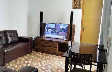 Imagem: O apartamento possui 2 Dormitórios, 1 Banheiro, 1 Vaga na garagem