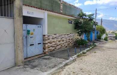 Imagem: A casa possui 4 Dormitórios, 1 Banheiro, 85m² de Área e