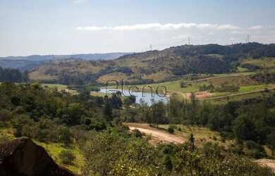 Imagem: O terreno possui 24.000m² de Área e está localizado em Chácaras