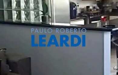 Imagem: A casa possui 2 Dormitórios, 2 Banheiros, 5 Vagas na garagem