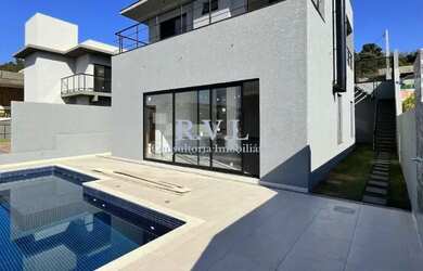 Imagem: A casa em condomínio possui 3 Dormitórios, 4 Banheiros, 2