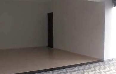 Imagem: A casa possui 2 Dormitórios, 2 Banheiros e 2 Vagas na garagem