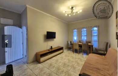 Imagem: A casa possui 3 Dormitórios, 2 Banheiros, 3 Vagas na garagem