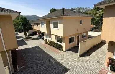 Imagem: A casa em condomínio possui 2 Dormitórios, 3 Banheiros, 2