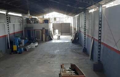 Imagem: O depósito possui 5 Vagas na garagem, 700m² de Área e está