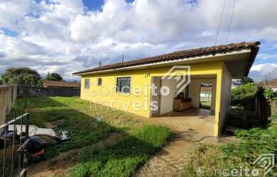 Imagem: A casa possui 3 Dormitórios, 1 Banheiro, 1 Vaga na garagem