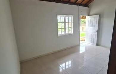 Imagem: A casa e possui 2 Dormitórios, Suítes, 2 Banheiros, 2 Vagas