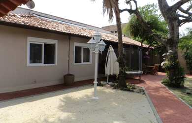 Imagem: A casa possui 5 Dormitórios, 3 Banheiros, 196m² de Área