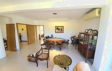 Imagem 8: Em frente ao Clube Piraquê. Vista Lagoa. 1 apartamento por andar. Elevador...