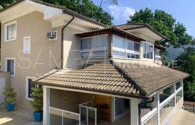 Imagem: A casa em condomínio possui 5 Dormitórios, 5 Banheiros, 2