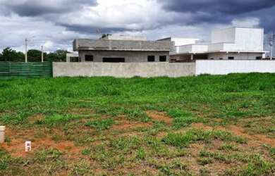 Imagem: O terreno possui 301m² de Área e está localizado em Terras