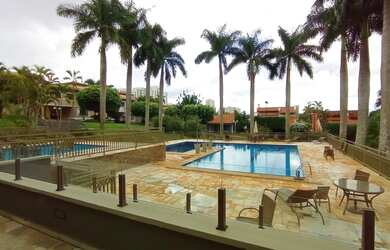 Imagem: A casa em condomínio possui 4 Dormitórios, 4 Banheiros, 2