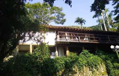 Imagem: A casa em condomínio possui 4 Dormitórios, 3 Banheiros, 5