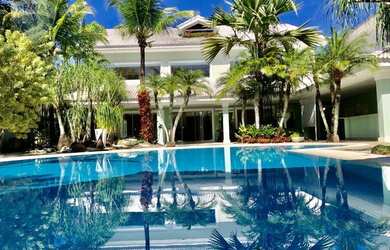 Imagem: A casa em condomínio possui 5 Dormitórios, 5 Banheiros, 4