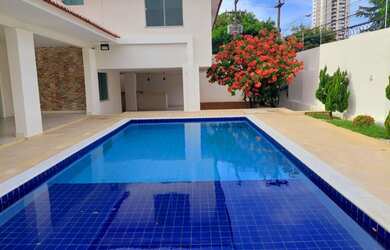 Imagem: A casa em condomínio possui 4 Dormitórios, 5 Banheiros, 4