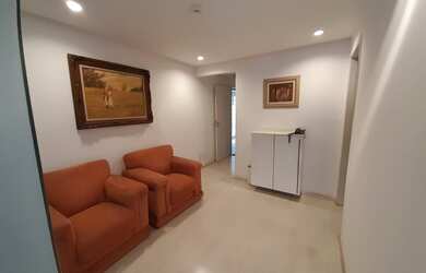 Imagem: O depósito possui 1 Vaga na garagem, 90m² de Área e está