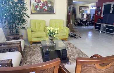 Imagem: O apartamento possui 5 Dormitórios e 3 Vagas na garagem e está