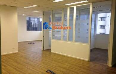 Imagem: O depósito possui 5 Vagas na garagem, 245m² de Área e está