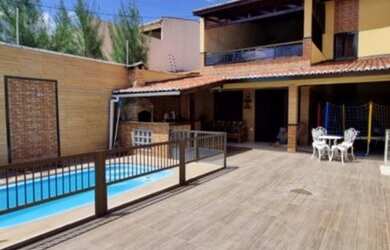 Imagem: A casa possui 3 Dormitórios, 2 Banheiros, 2 Vagas na garagem