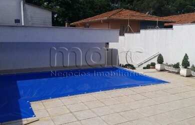 Imagem: A casa possui 3 Dormitórios, 4 Banheiros, 2 Vagas na garagem