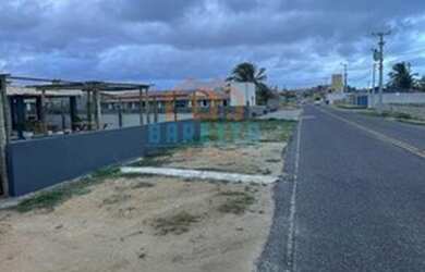 Imagem: A casa possui 4 Dormitórios, 1 Banheiro e está localizado