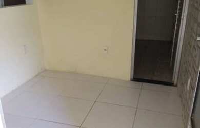 Imagem: A casa possui 2 Dormitórios e 2 Banheiros e está localizado