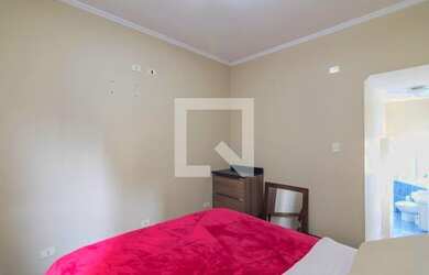 Imagem: A casa possui 4 Dormitórios, 5 Banheiros, 4 Vagas na garagem