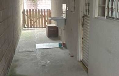 Imagem: A casa possui 2 Dormitórios, 1 Banheiro, 1 Vaga na garagem