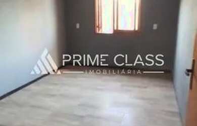 Imagem: A casa possui 3 Dormitórios, 1 Banheiro, 2 Vagas na garagem