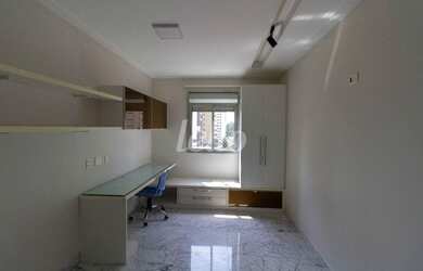 Imagem: O apartamento possui 4 Dormitórios, 4 Banheiros, 5 Vagas na