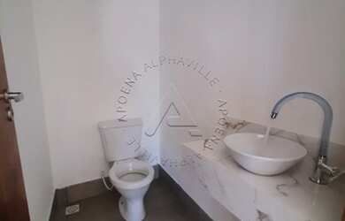 Imagem: A casa possui 3 Dormitórios, 3 Banheiros, 2 Vagas na garagem