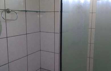 Imagem: O apartamento possui 3 Dormitórios, 1 Banheiro, 2 Vagas na