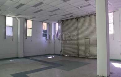 Imagem: O depósito possui 5 Vagas na garagem, 2.243m² de Área e