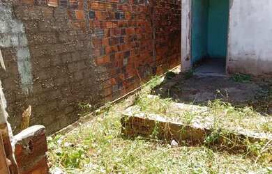 Imagem: A casa possui 2 Dormitórios, 1 Banheiro e está localizado