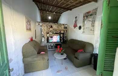 Imagem: A casa possui 2 Dormitórios, 1 Banheiro e 1 Vaga na garagem