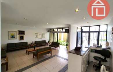 Imagem: O depósito possui 2 Vagas na garagem, 395m² de Área e está