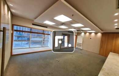 Imagem: O depósito possui 5 Vagas na garagem, 535m² de Área e está