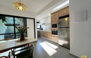 Imagem: A casa possui 2 Dormitórios, 3 Banheiros, 1 Vaga na garagem