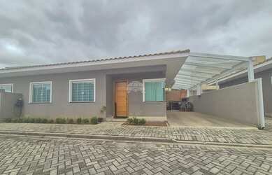 Imagem: A casa possui 3 Dormitórios, 2 Banheiros, 1 Vaga na garagem